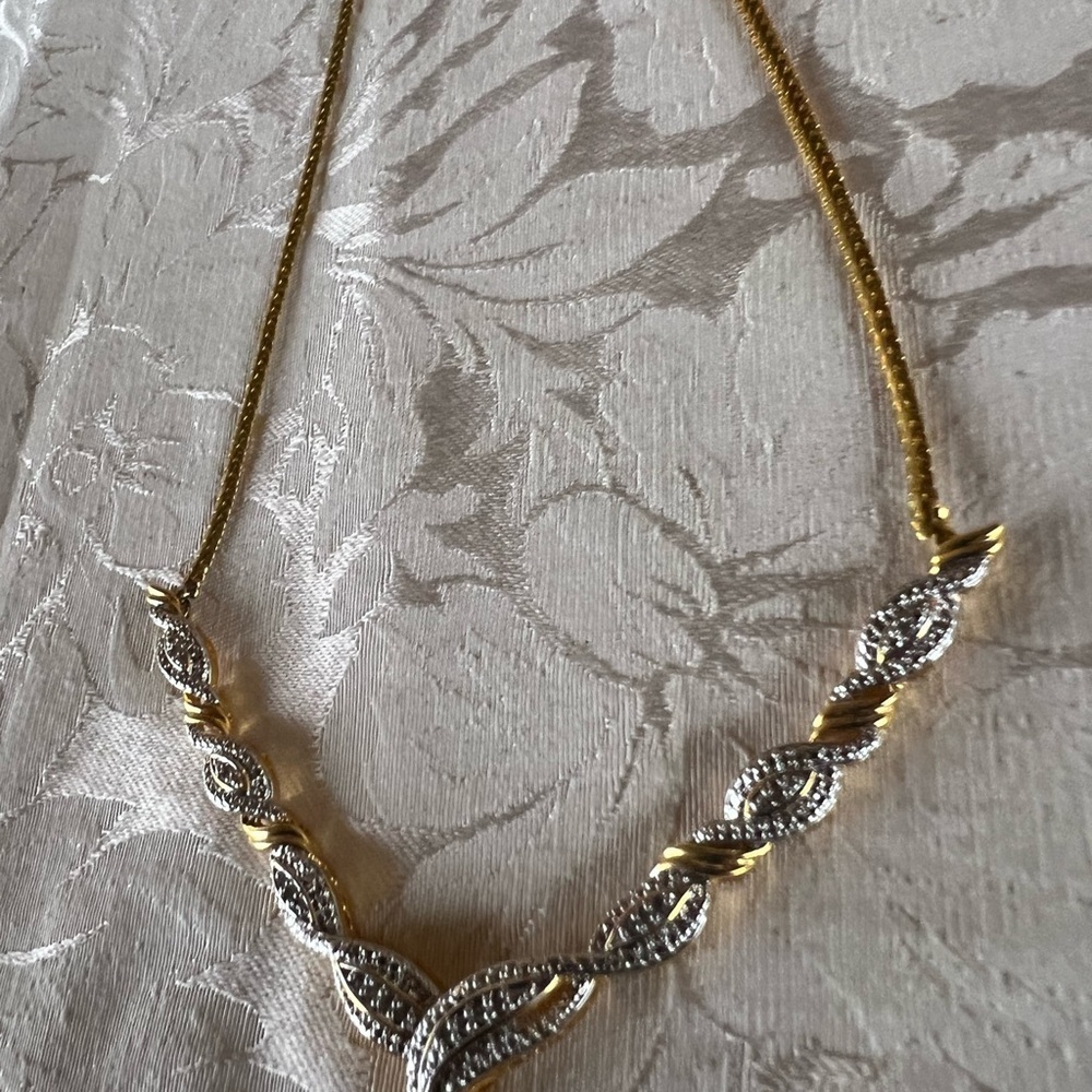 DIAMOND “V” Necklace - Picture 5 of 6